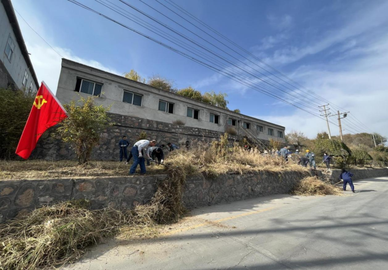 有工投黨員干部、團(tuán)員青年的耕耘那處便是公司最美麗的一角-----物產(chǎn)工投公司開展環(huán)境專項(xiàng)整治主題黨日、團(tuán)日活動(dòng)
